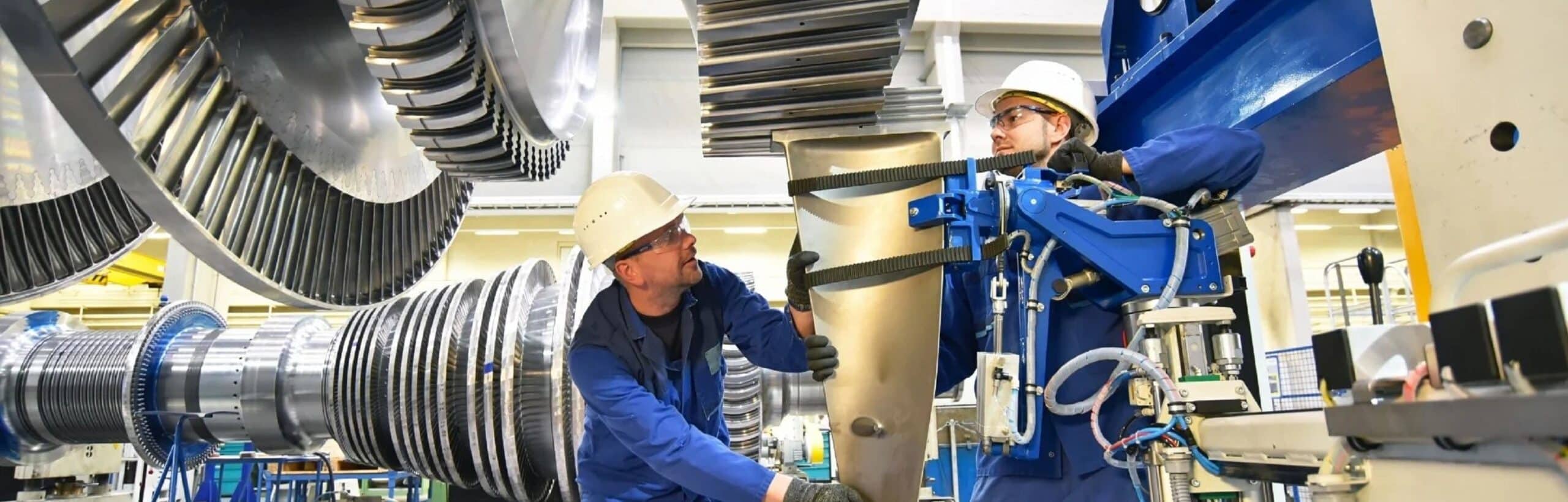2 mannen werken in de maakindustrie